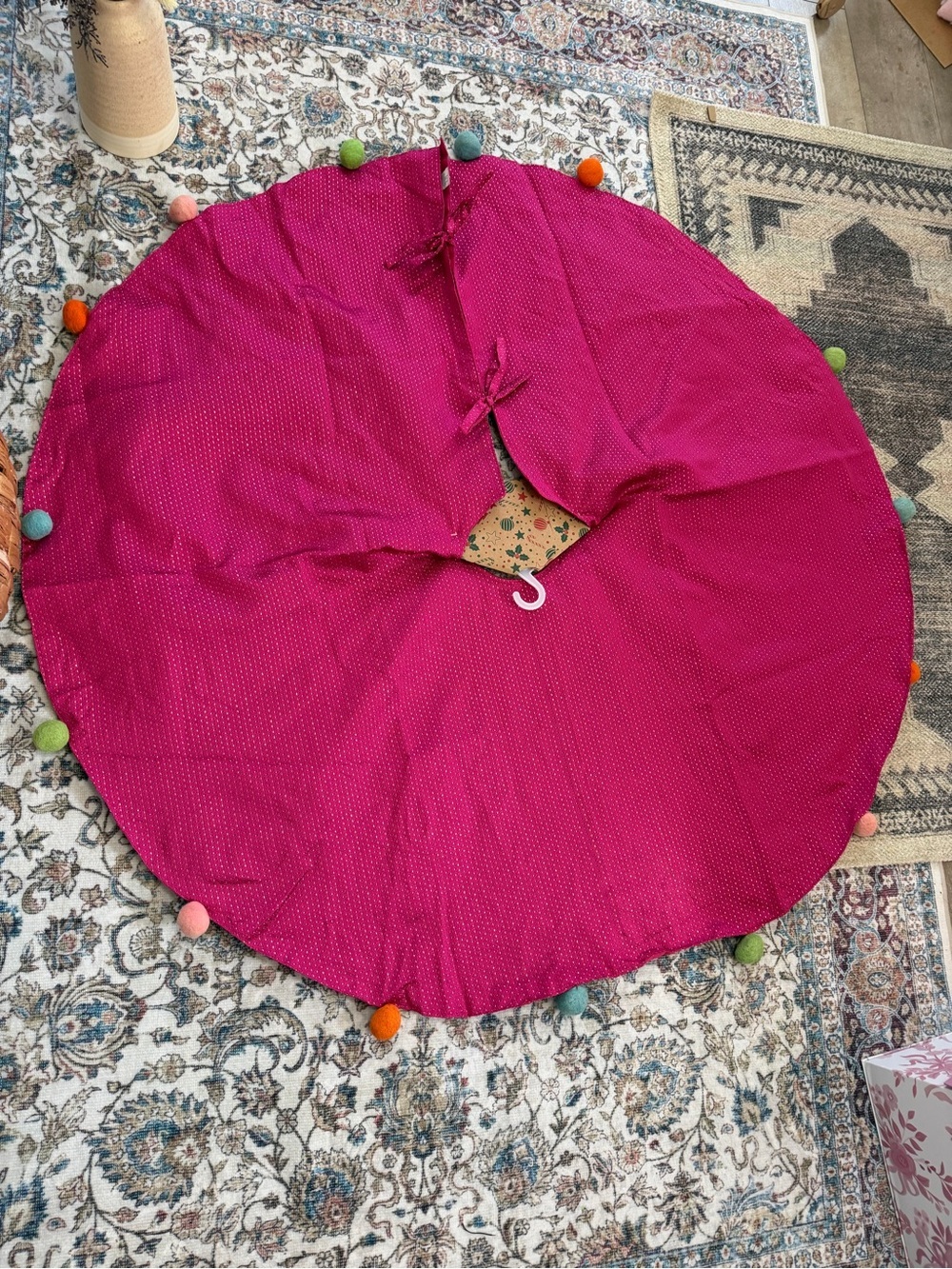 New Christmas Tree Skirt 48” Holly Lane Hot Pink Dot Colorful Pom Trim Handcraft